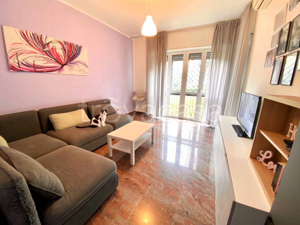 Appartamento in vendita a Milano via Val Lagarina, 36