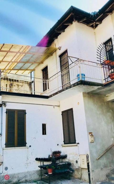 Casa Indipendente in vendita a Bregnano via Italia, 5