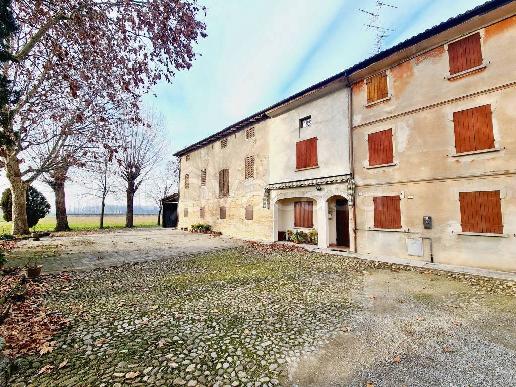 Casale in vendita a Reggio nell'Emilia via Pinotto de' Pinotti, 6