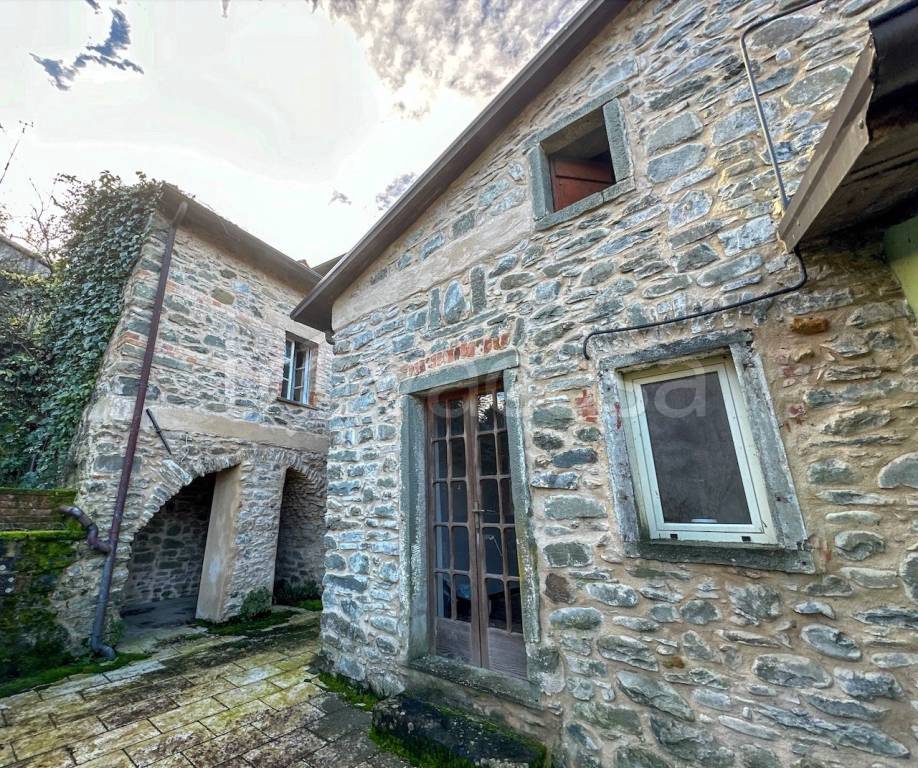 Villa Bifamiliare in vendita a Pontremoli via Casacorvi