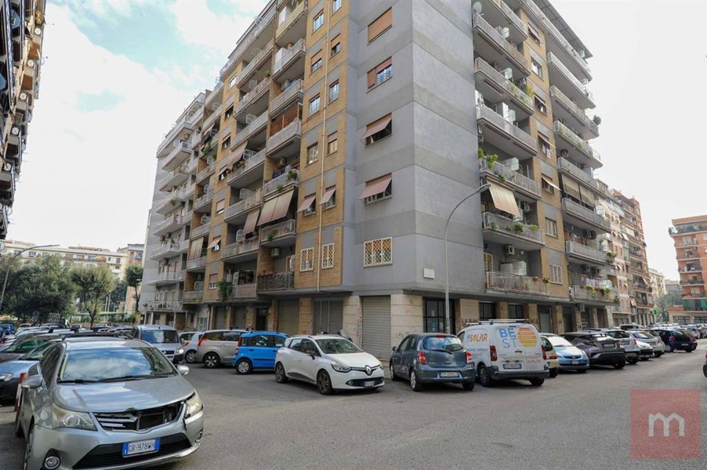 Appartamento in vendita a Roma via Fontana Liri