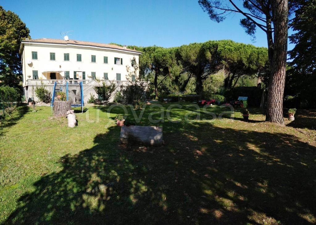 Villa Bifamiliare in in vendita da privato a Sarzana via Sarzanello, 326