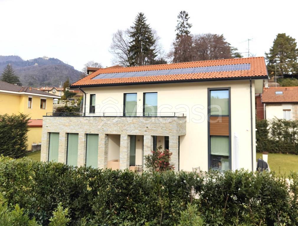 Villa in affitto a Varese via Po