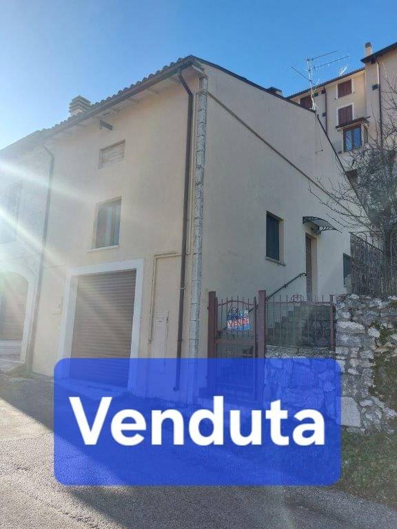 Appartamento in vendita a Rocca di Mezzo via Circonvallazione