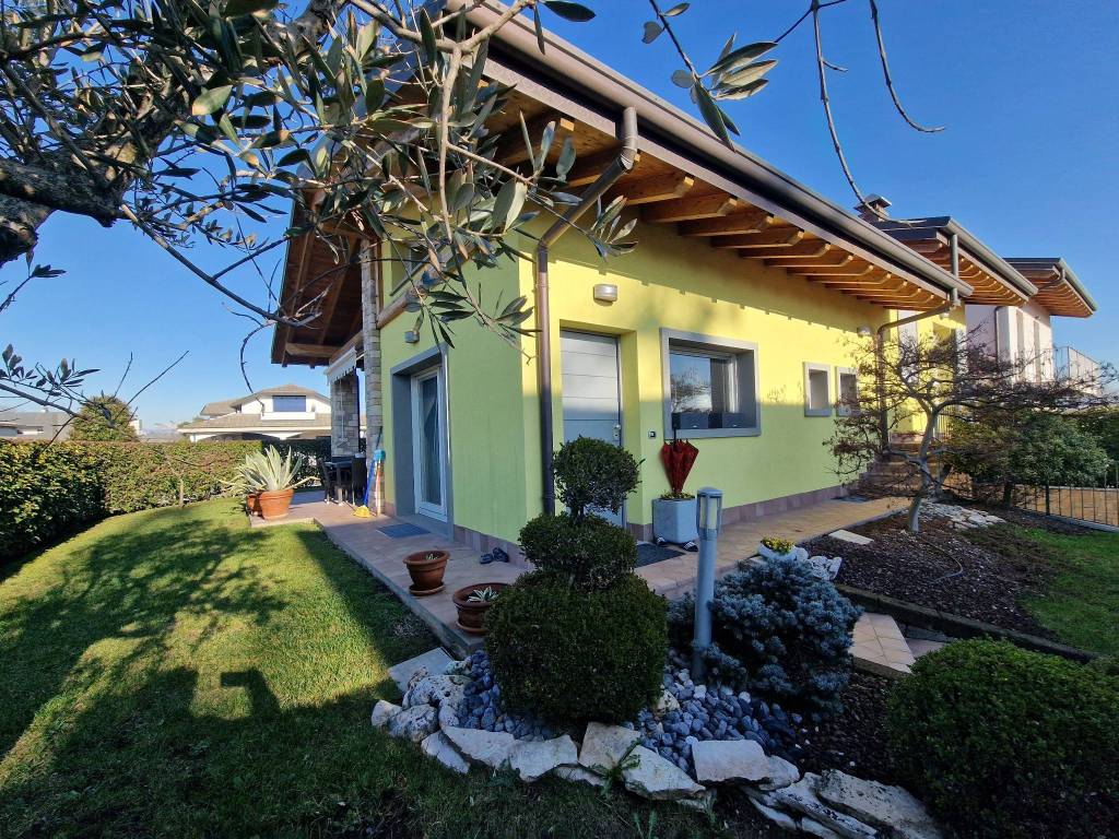 Villa in vendita a Urgnano via Piemonte