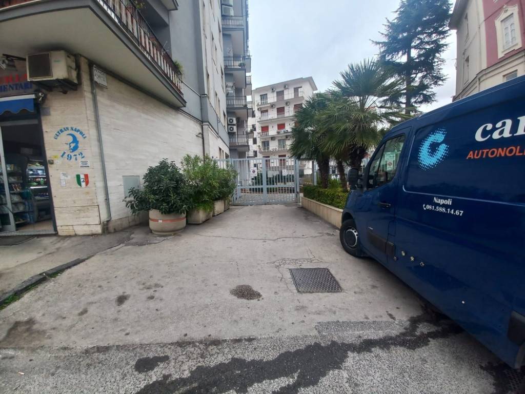 Garage in vendita a Napoli via Alessandro Manzoni, 27