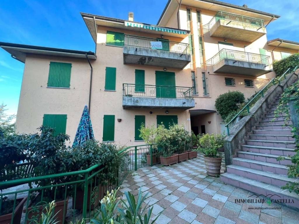 Appartamento in vendita a Carpineti via IV Novembre 63