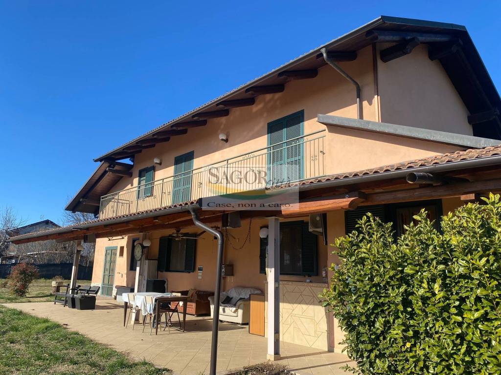 Casale in vendita a Cavour frazione San Luca, 118