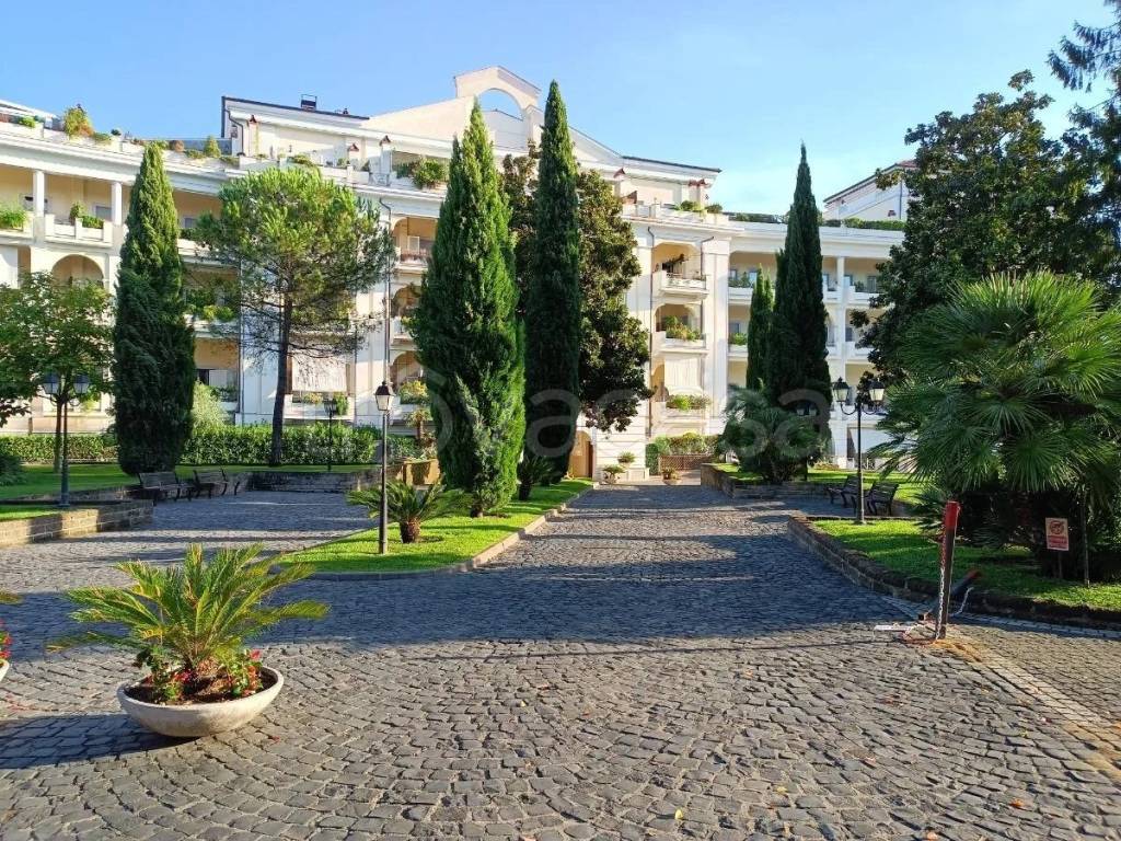 Appartamento in vendita a Roma via Girolamo Nisio