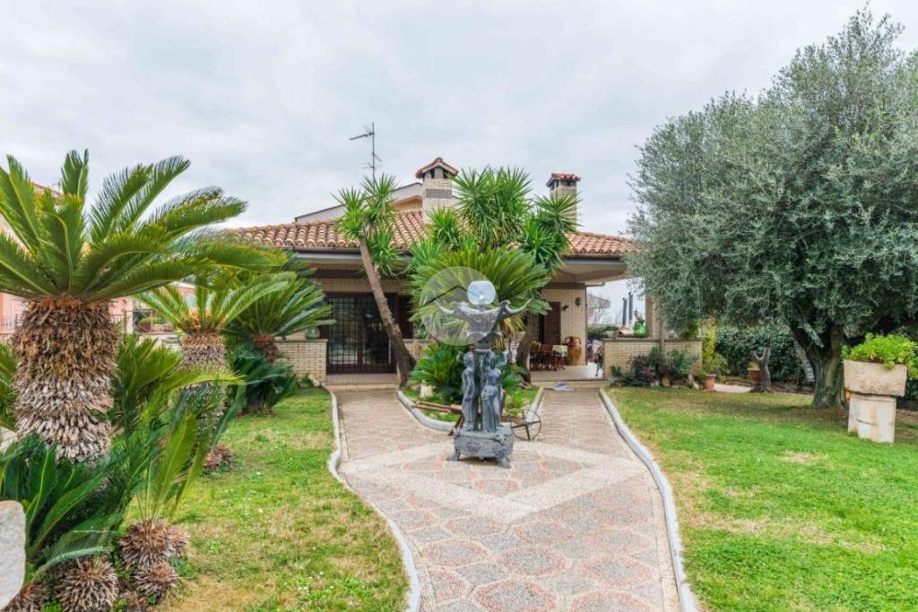 Villa in vendita a Guidonia Montecelio via Andromeda, 11