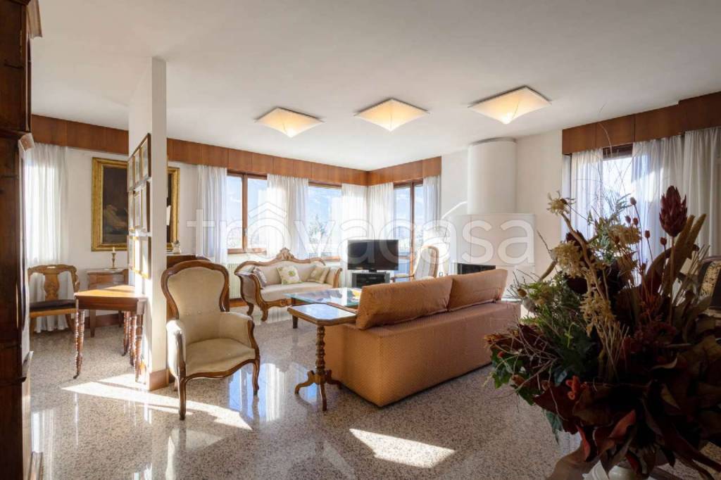 Appartamento in vendita a Sondrio via Aldo Moro