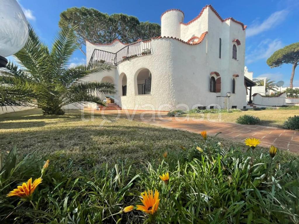 Villa Bifamiliare in vendita a Terracina via Priamo, 104/b