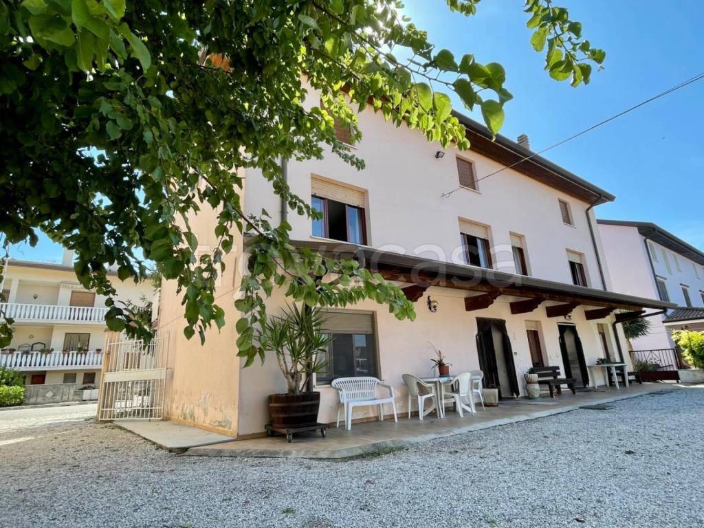 Villa in vendita a Muzzana del Turgnano via Levada, 16