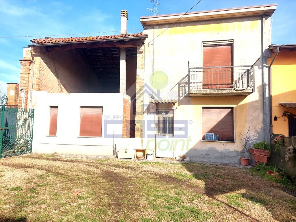 Casa Indipendente in vendita a Castelnuovo Bocca d'Adda via mazzini