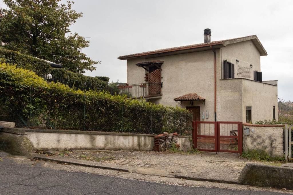 Villa Bifamiliare in vendita a Poggio Mirteto via Pietro Nenni, 47