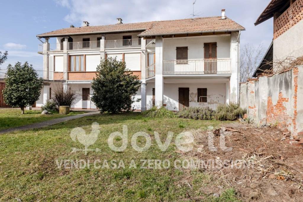 Villa in vendita a Fara Novarese via Dante Alighieri, 18