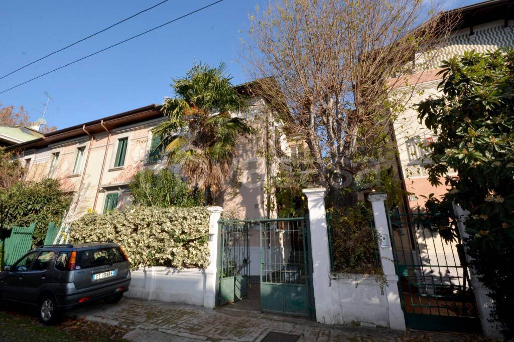 Villa in vendita a Milano via Gasparo da Salò, 12