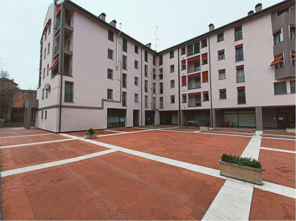 Appartamento in vendita a Ferrara piazza Cacciaguida, 3