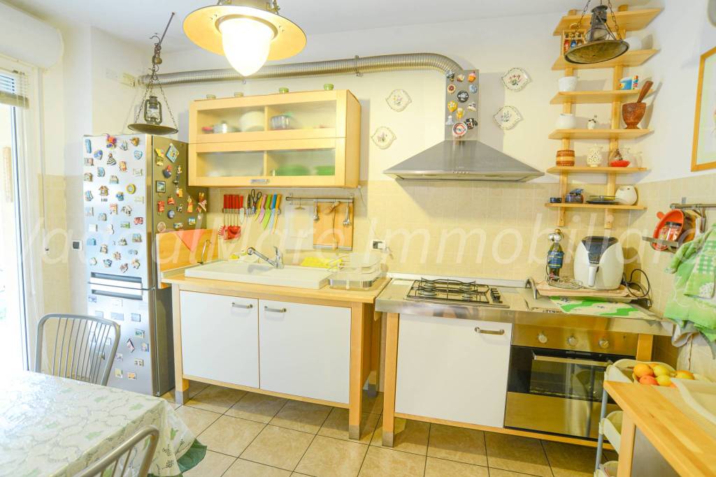 Appartamento in vendita a Vado Ligure via Caviglia, 34
