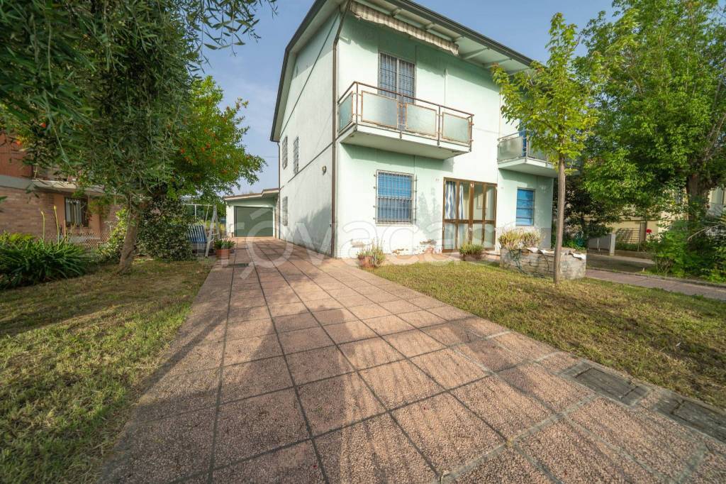 Villa Bifamiliare in vendita a Cesena via Canapino, 571