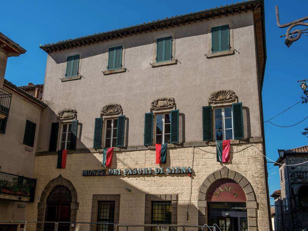 Appartamento in vendita a Santa Fiora piazza Giuseppe Garibaldi
