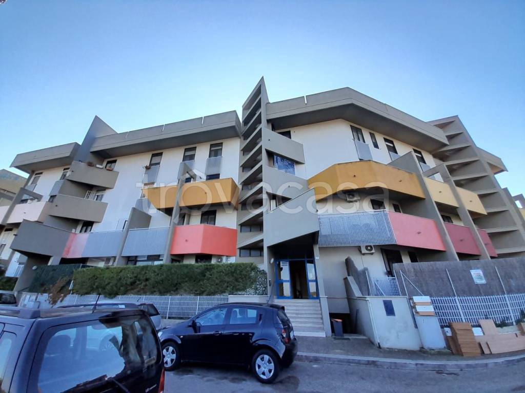 Appartamento in vendita a Valenzano via Enrico De Nicola