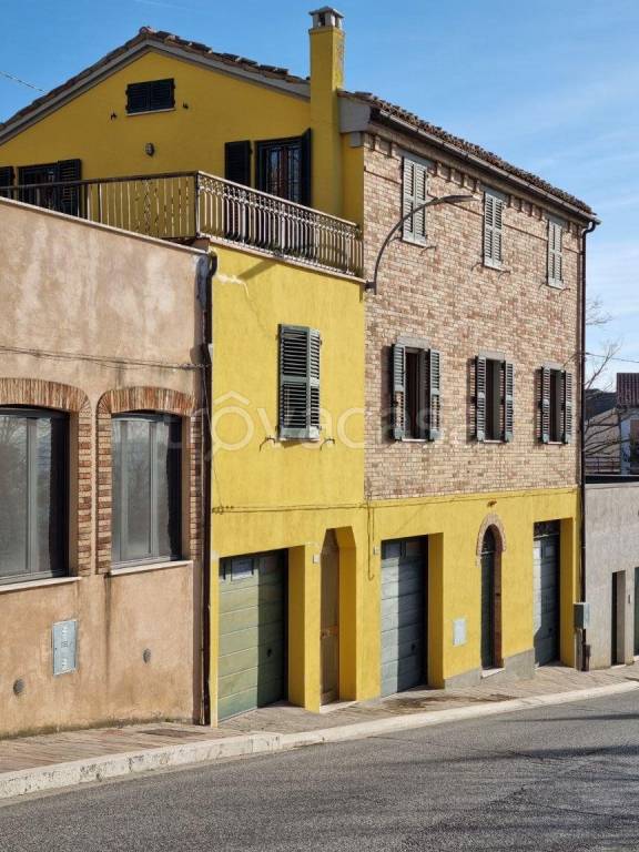 Casa Indipendente in vendita a Loro Piceno via San Serafino da Montegranaro