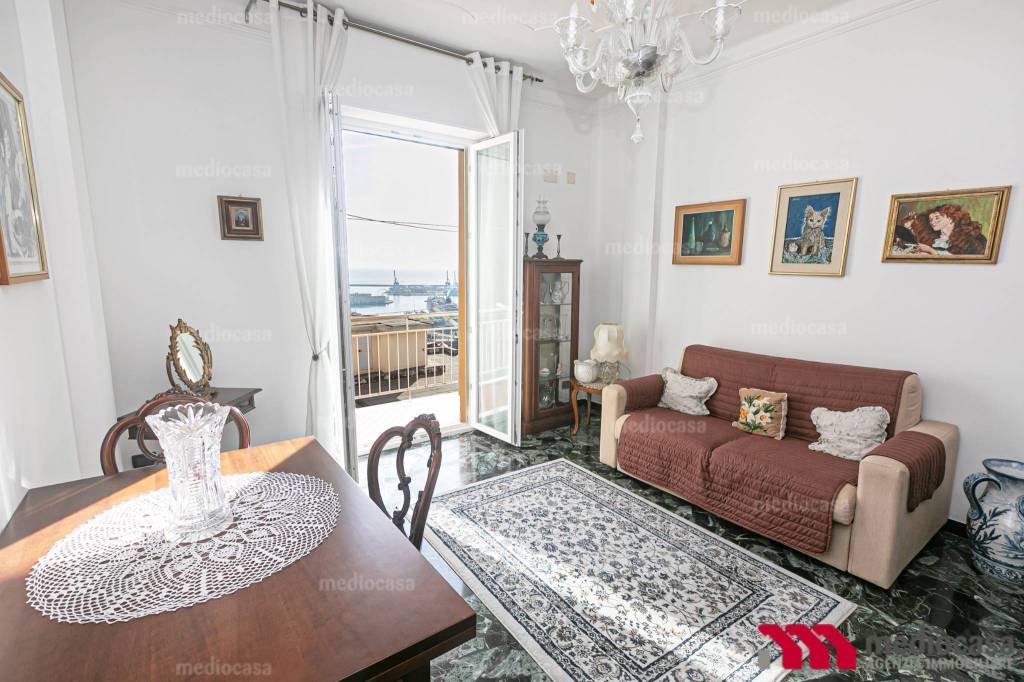 Appartamento in vendita a Genova via Napoli