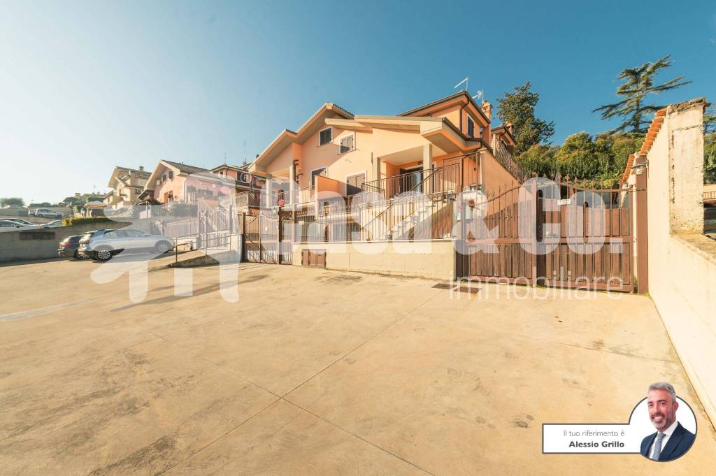 Villa Bifamiliare in vendita a Guidonia Montecelio via Guido Reni, 75