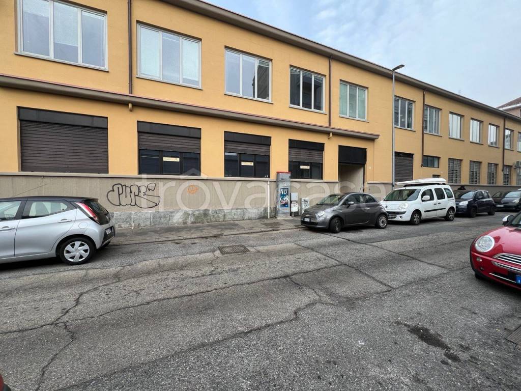 Capannone Industriale in affitto a Torino via Lodi, 21