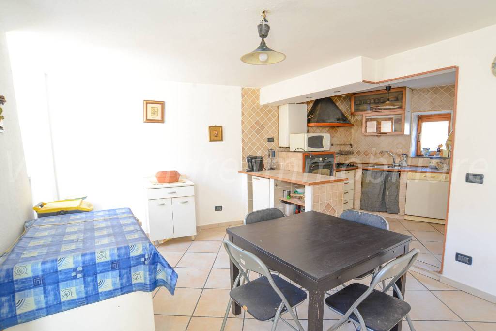 Appartamento in vendita a Vado Ligure via Nino Bixio, 10