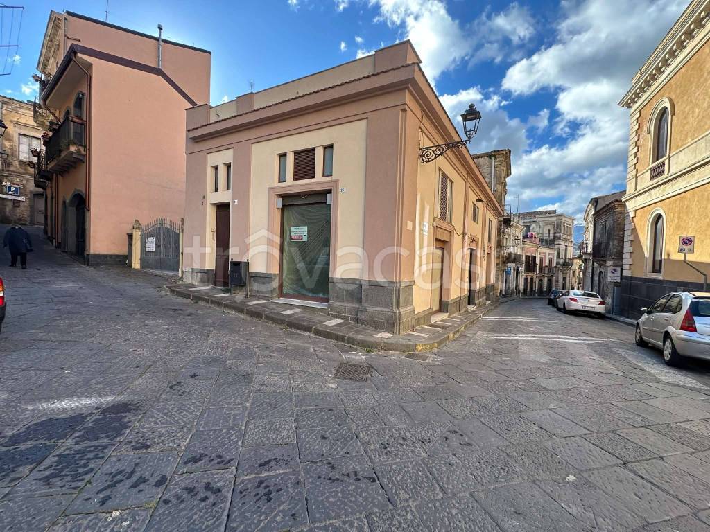 Filiale Bancaria in vendita a Castiglione di Sicilia via Regina Margherita