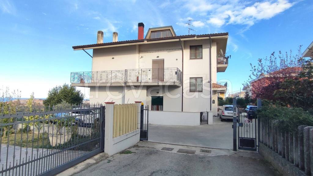 Villa in vendita a Silvi via Appennino, 8