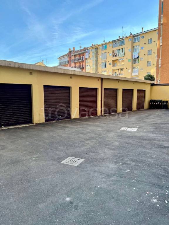 Garage in vendita a Torino via Rovereto, 61