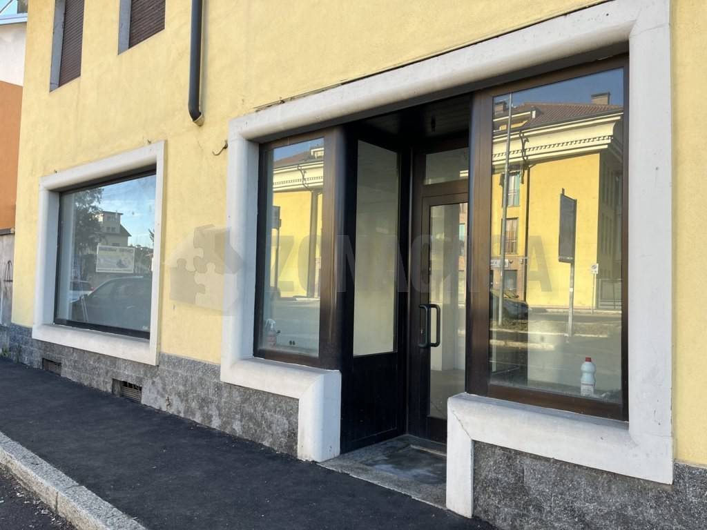 Negozio in vendita a Cassano Magnago via Mauro Venegoni