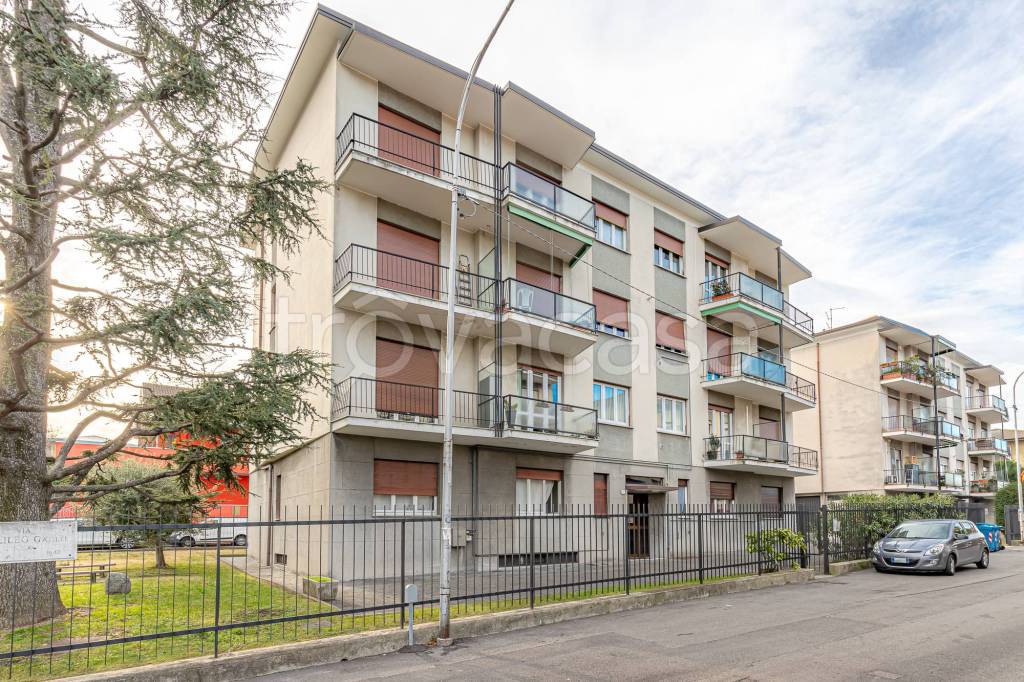 Appartamento in vendita a Como via Muggiò