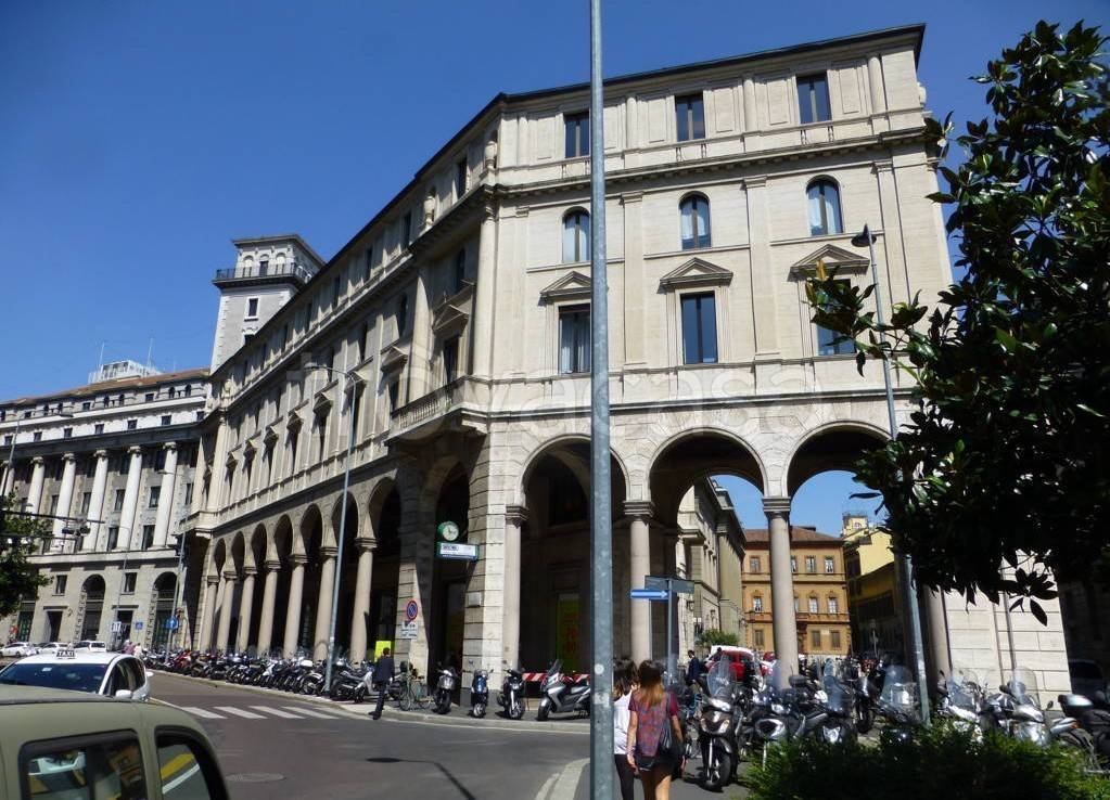 Ufficio in affitto a Milano via degli Omenoni, 2