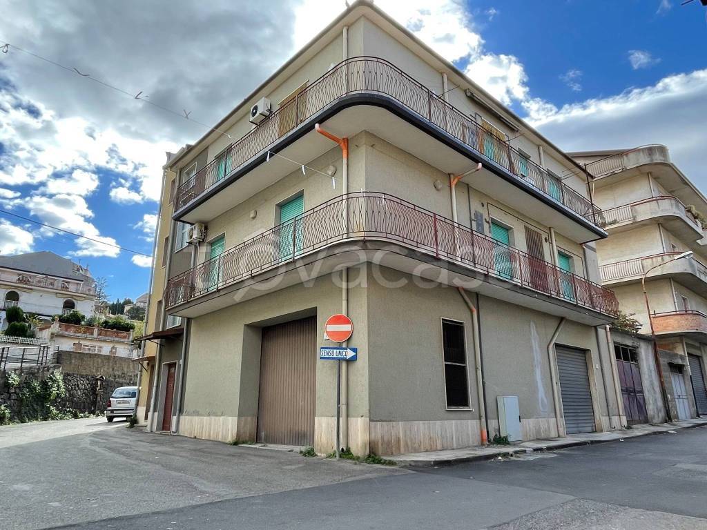 Appartamento in vendita a Francavilla di Sicilia via Asiago, 1