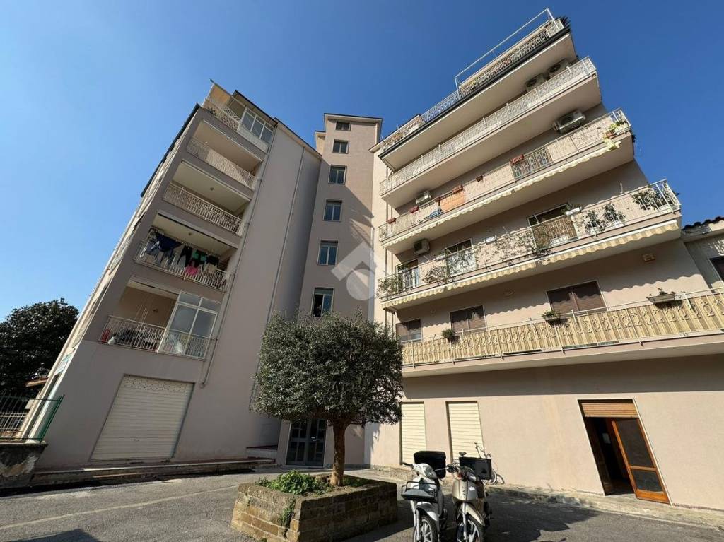 Appartamento in vendita a Gragnano via Raffaele Viviani, 57