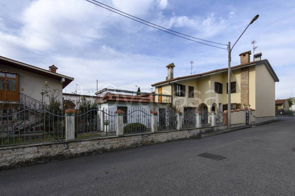 Casa Indipendente in vendita a Gradisca d'Isonzo via trieste