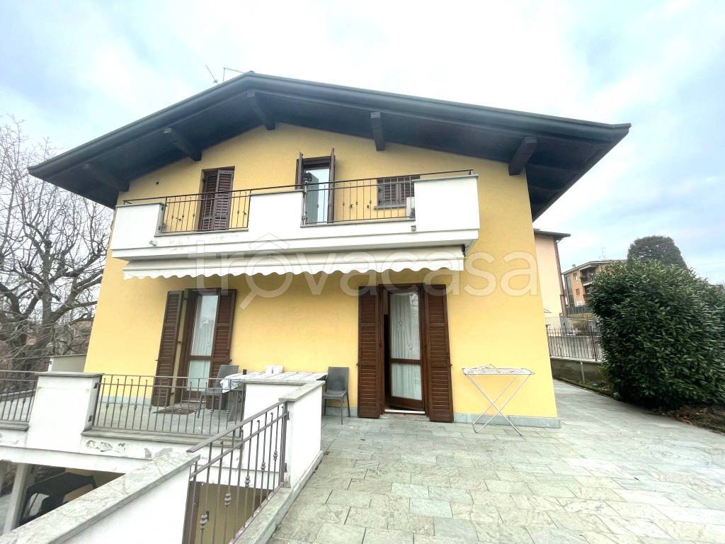 Villa Bifamiliare in vendita a Cantù via Giosuè Carducci, 10
