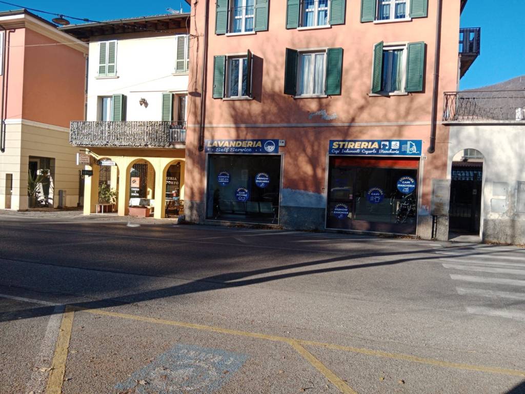 Lavanderia in vendita a Nave via Brescia, 78