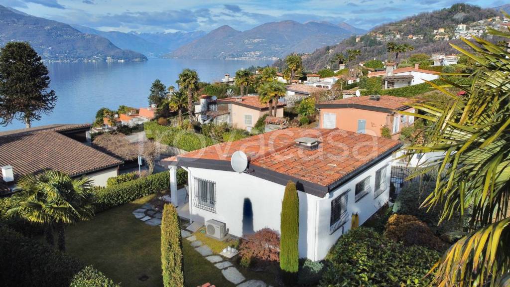 Villa in vendita a Brezzo di Bedero via Belmonte