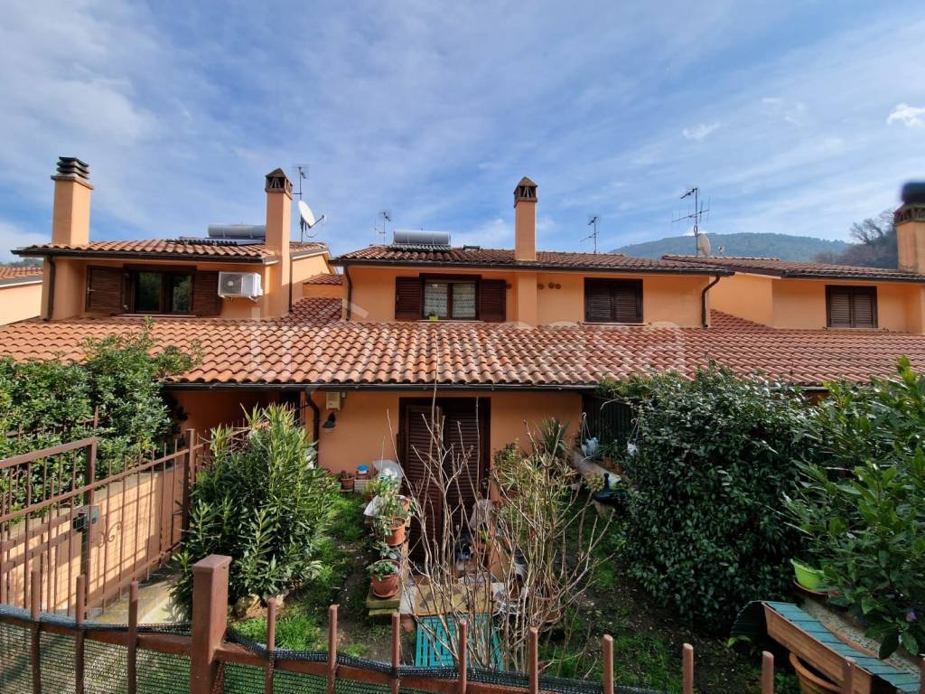 Villa a Schiera in vendita a Terni via Ippocrate