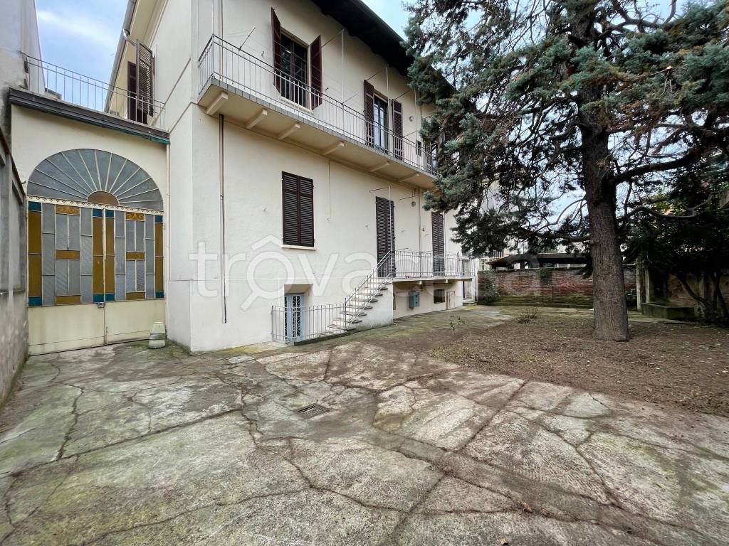 Appartamento in vendita a Vercelli corso San Martino, 11