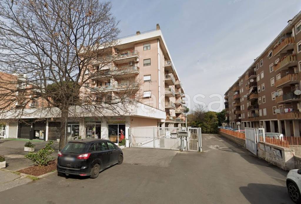 Appartamento in vendita a Roma via delle Azzorre