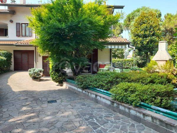 Villa Bifamiliare in vendita a Lainate via Re Umberto I