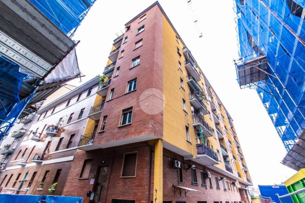 Appartamento in vendita a Milano via Melchiorre Delfico, 24