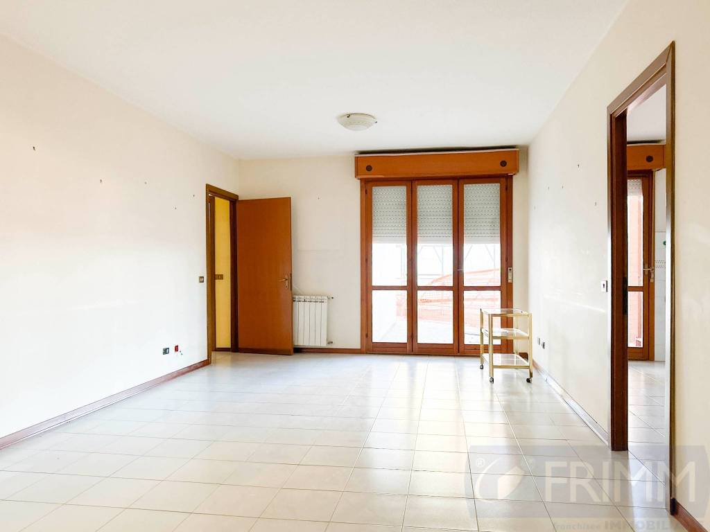 Appartamento in vendita a Pomezia via Enrico Berlinguer, 14
