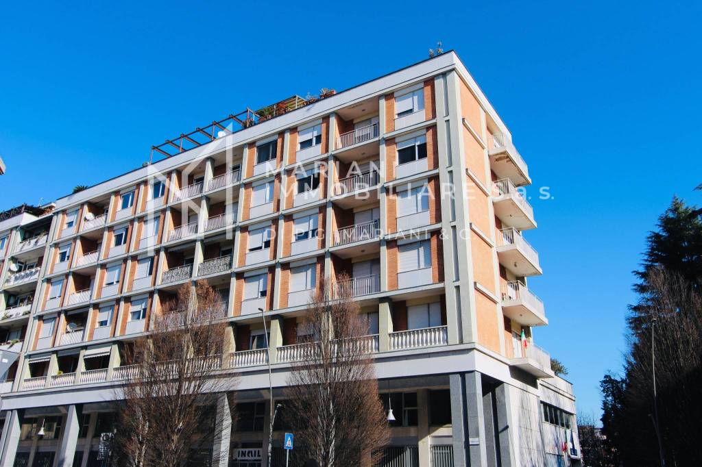 Appartamento in vendita a Legnano largo Franco Tosi, 3